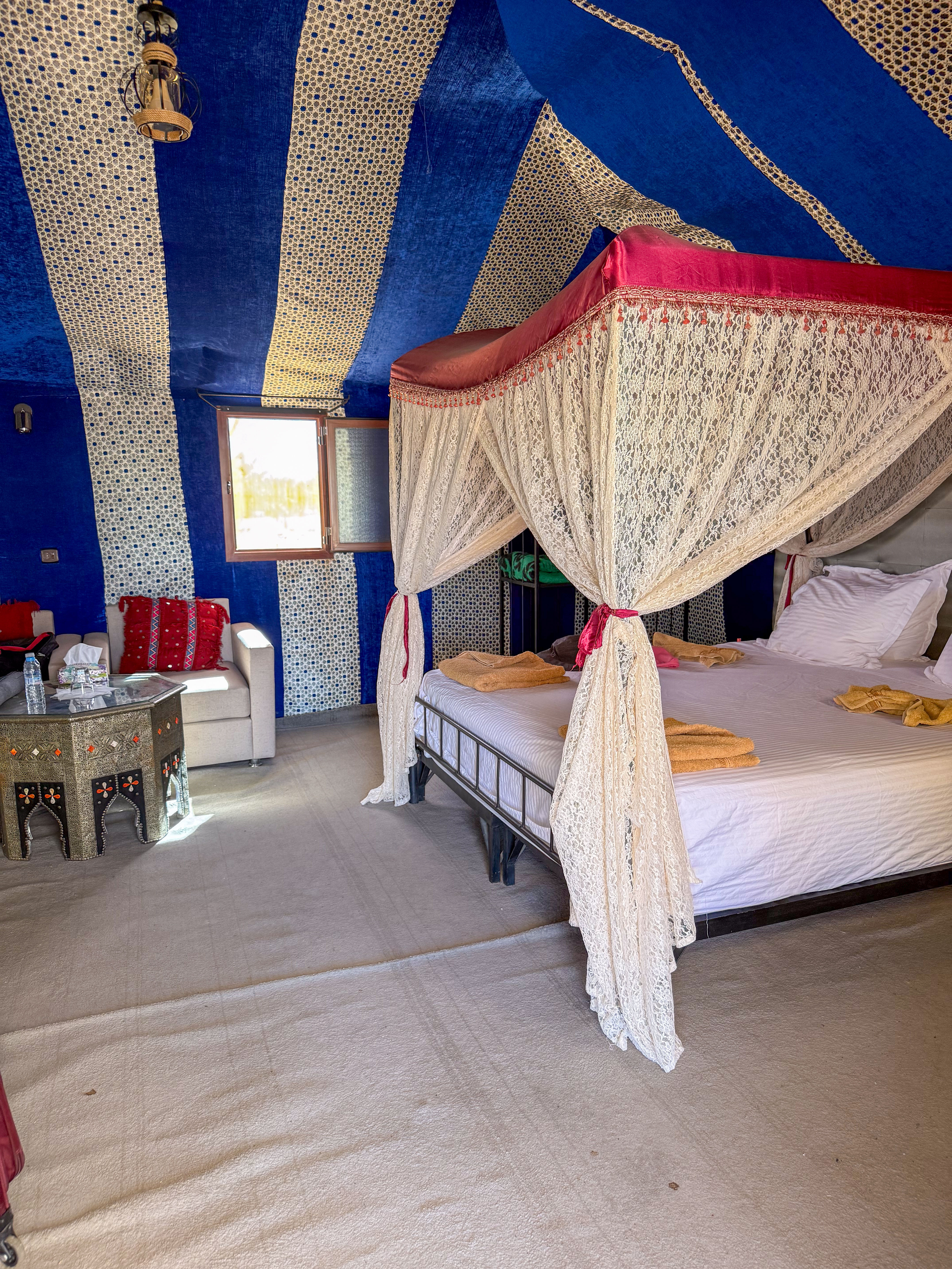 Sahara_tent_inside.jpg