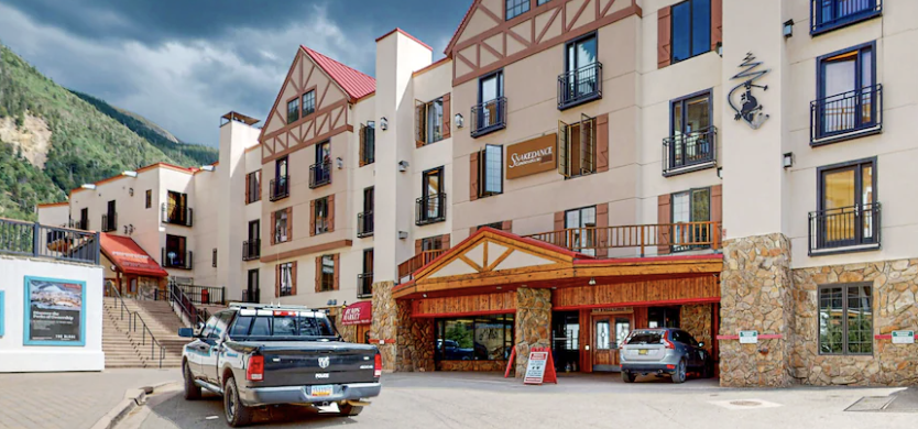 Snakedance condos exterior photo